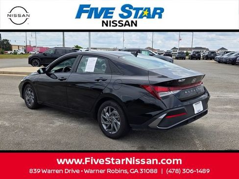 Used 2024 Hyundai Elantra SEL FWD image 9