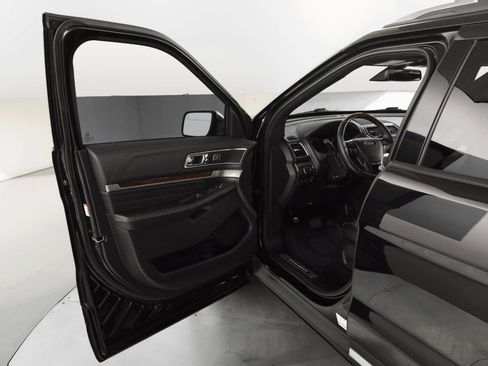 Used 2019 Ford Explorer Platinum image 11