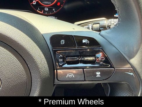 Certified 2025 Hyundai Elantra Limited FWD image 33