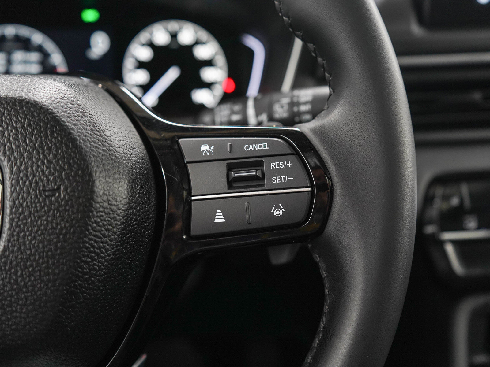 Used 2024 Honda Pilot Touring image 29