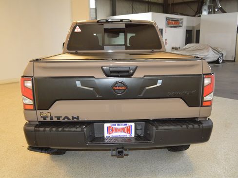 Used 2021 Nissan Titan PRO-4X w/ Pro-4x Convenience Package AWD/4WD image 4