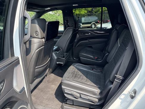 Used 2023 Cadillac Escalade Sport Platinum AWD/4WD image 9