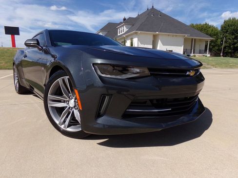 Used 2017 Chevrolet Camaro LT RWD image 9
