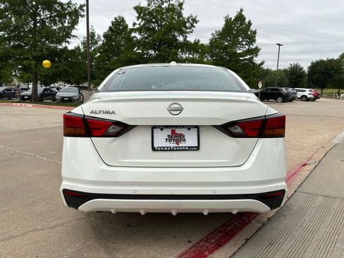 Used 2025 Nissan Altima 2.5 SV FWD image 7