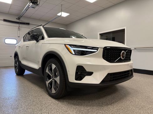 New 2026 Volvo XC40 B5 Plus w/ Protection Package Premier image 5