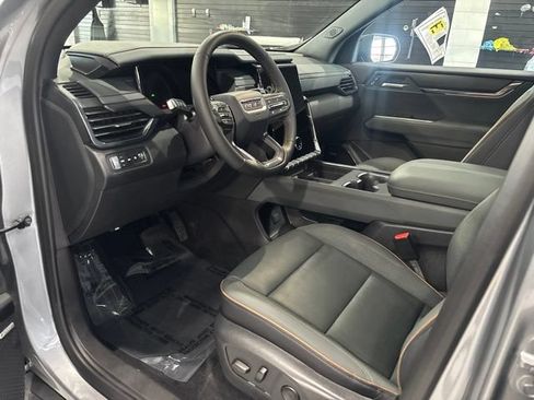 Used 2025 GMC Acadia AT4 w/ Luxury Package AWD/4WD image 14