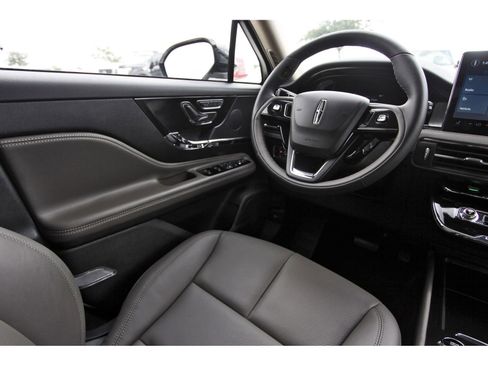 Used 2025 Lincoln Corsair FWD w/ Equipment Group 101A image 11