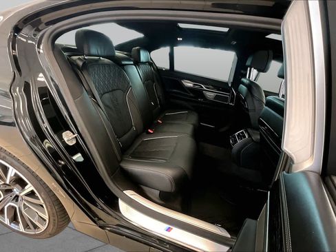 Used 2022 BMW 750i xDrive w/ Executive Package AWD/4WD image 20