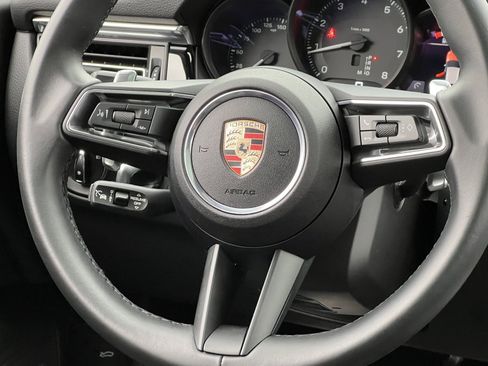 Certified 2025 Porsche Macan image 23