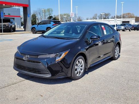 Used 2025 Toyota Corolla LE image 3