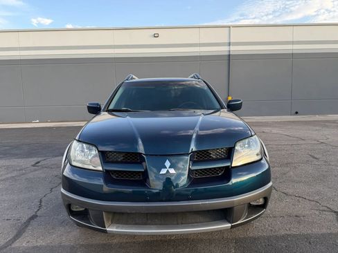 Used 2004 Mitsubishi Outlander XLS AWD/4WD image 2