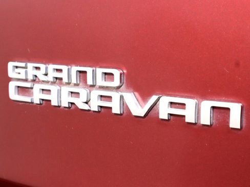 Used 2018 Dodge Grand Caravan SE w/ UConnect Hands-Free Group image 27