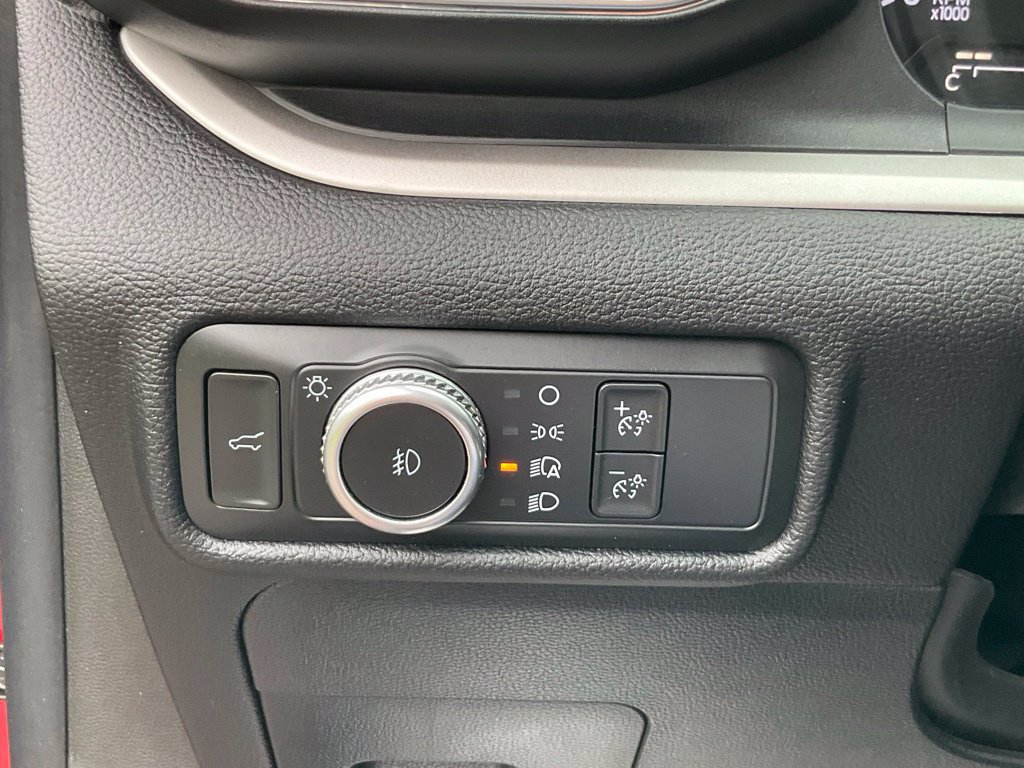 Used 2021 Ford Explorer XLT w/ Equipment Group 202A AWD/4WD image 8