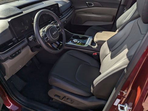 Certified 2025 Kia Carnival EX image 10