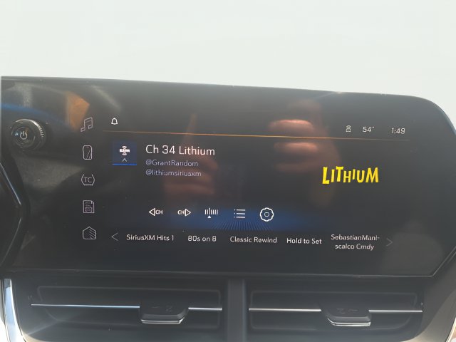 Used 2025 Chevrolet Trax LT w/ LT Convenience Package FWD image 18