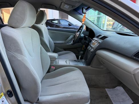 Used 2010 Toyota Camry image 18