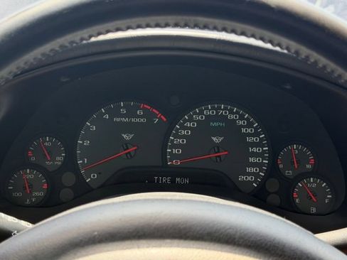 Used 2004 Chevrolet Corvette Coupe w/ Preferred Equipment Group RWD image 20