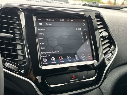 Used 2022 Jeep Cherokee Limited image 23