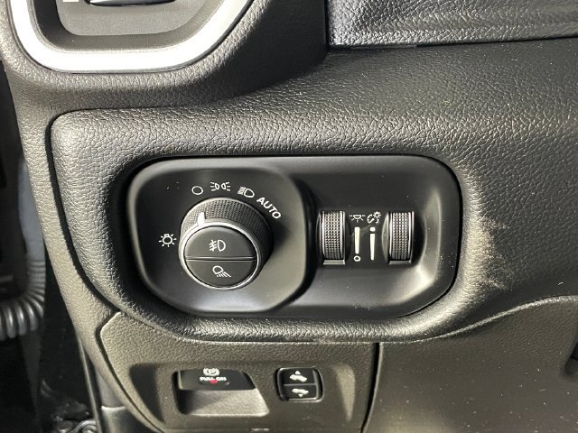 Used 2019 RAM 1500 Big Horn AWD/4WD image 12