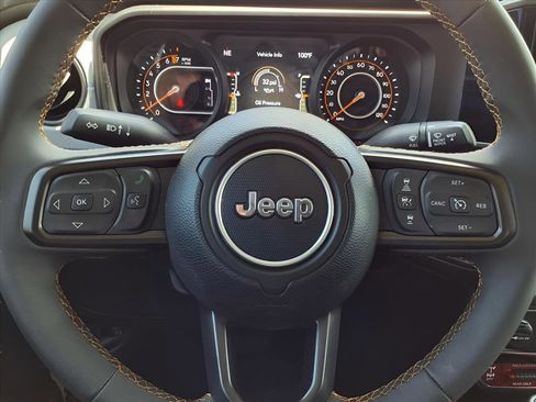 Used 2025 Jeep Gladiator Willys image 15