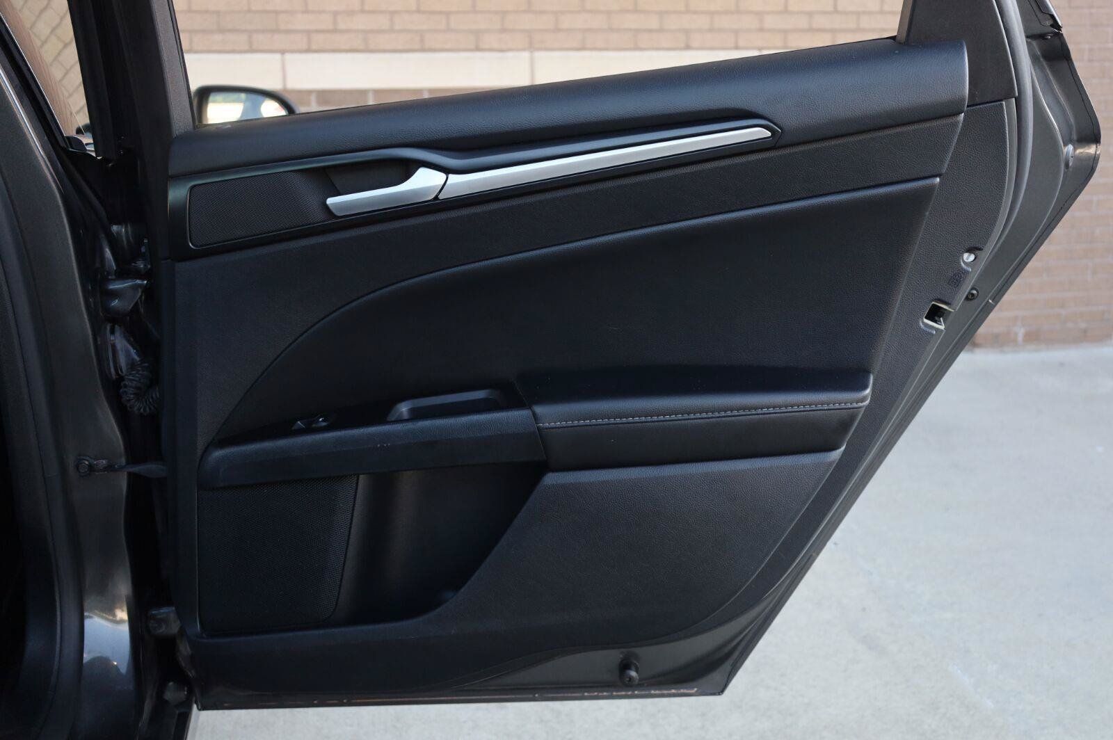 Used 2020 Ford Fusion Titanium FWD image 23