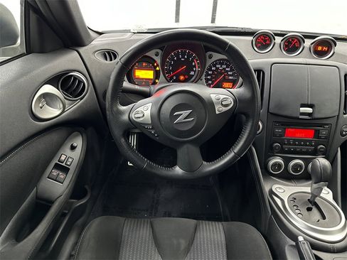 Used 2016 Nissan 370Z Coupe image 18