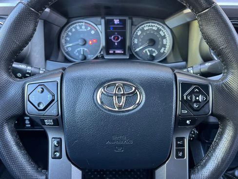 Certified 2019 Toyota Tacoma TRD Off-Road AWD/4WD image 23