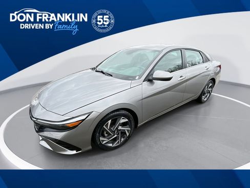 Used 2025 Hyundai Elantra SEL image 1