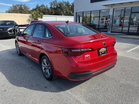 Certified 2024 Volkswagen Jetta SE w/ Panoramic Sunroof Package image 4