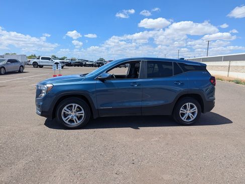 Used 2024 GMC Terrain SLE image 2