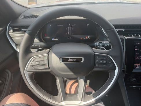 New 2025 Jeep Grand Cherokee Altitude image 18