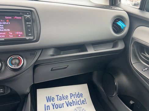 Used 2016 Toyota Yaris L image 10