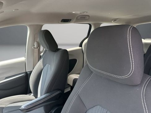 Used 2023 Chrysler Voyager LX FWD image 15