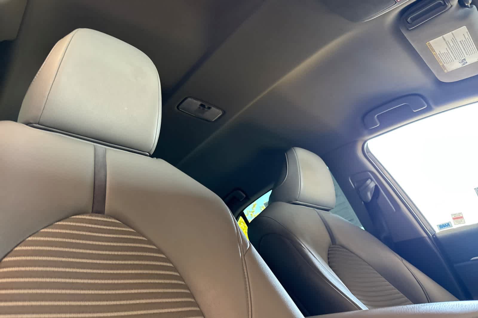 Used 2019 Toyota Camry SE w/ Carpet Mat Package FWD image 14