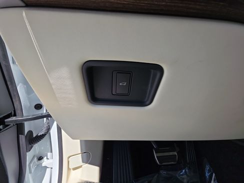 Certified 2023 Land Rover Range Rover SE AWD/4WD image 13