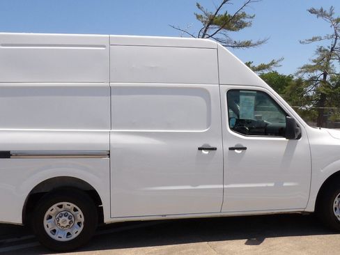 Used 2020 Nissan NV 2500 SV RWD image 2