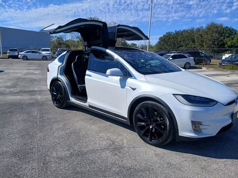 Used 2017 Tesla Model X 75D image 2