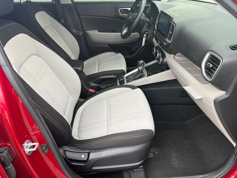 Used 2023 Hyundai Venue SEL FWD image 14