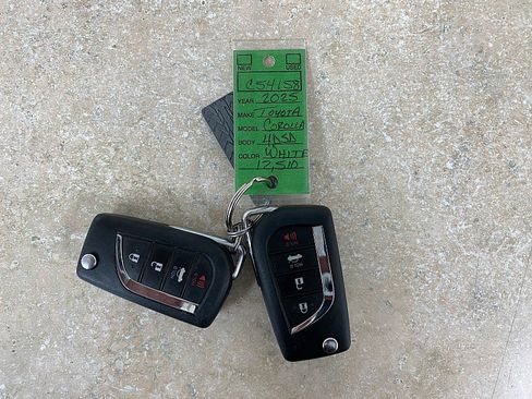 Used 2025 Toyota Corolla LE image 29