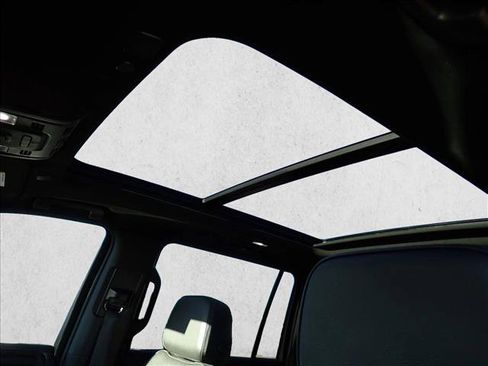 Used 2022 GMC Yukon XL Denali w/ Denali Premium Package image 16