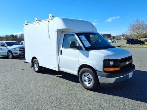 Used 2017 Chevrolet Express 3500 image 7