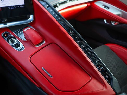 Used 2022 Chevrolet Corvette Stingray Premium Cpe w/ Z51 Performance Package RWD image 36