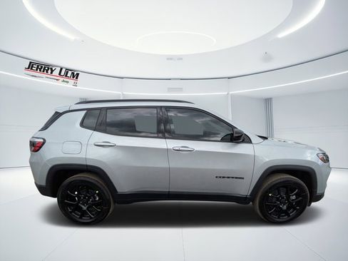 New 2026 Jeep Compass Latitude image 2