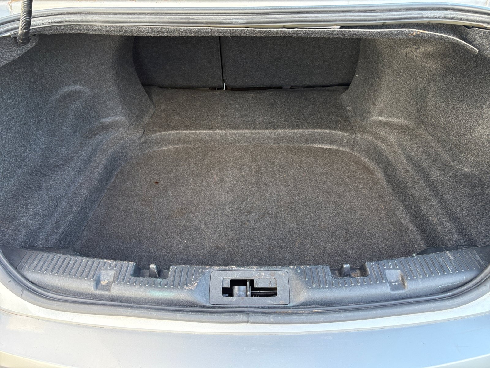 Used 2018 Ford Taurus Limited FWD image 12