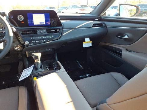 New 2025 Lexus ES 350 w/ Premium Package image 9
