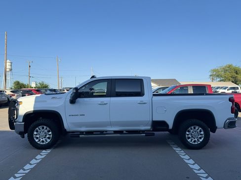 Used 2022 Chevrolet Silverado 2500 LT w/ Convenience Package AWD/4WD image 4