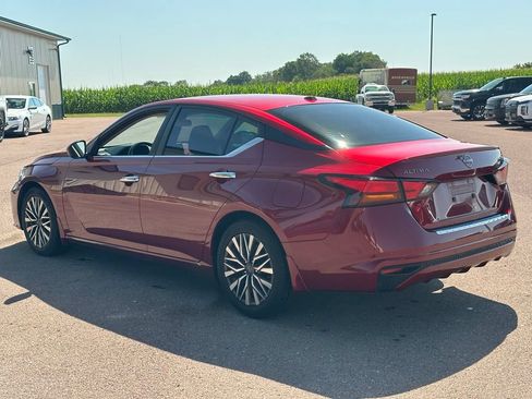 Used 2023 Nissan Altima 2.5 SV FWD image 5