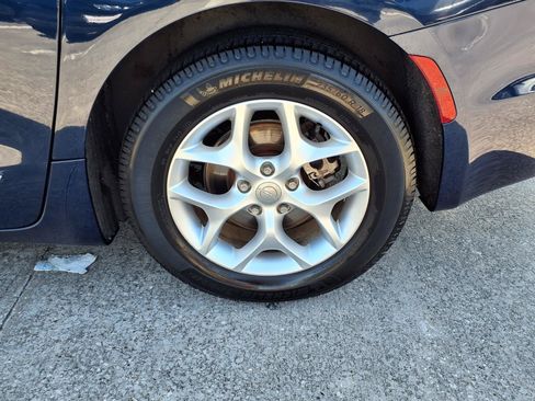 Used 2020 Chrysler Pacifica Touring-L Plus w/ Tire & Wheel Group FWD image 27