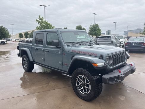 Used 2025 Jeep Gladiator Rubicon w/ Convenience Group image 3