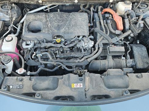 Used 2024 Toyota Venza LE AWD/4WD image 3